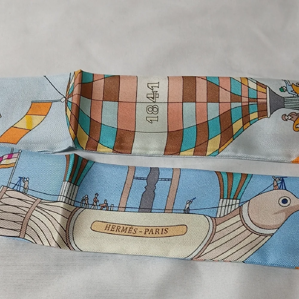 Hermès "Les Folies du Ciel" Silk Twilly - Picture 3 of 4